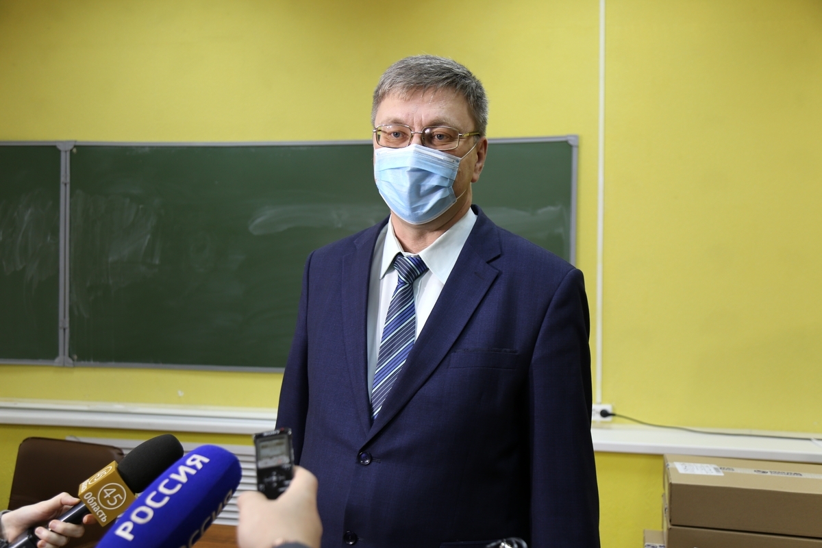 ООО «Велфарм» передал Курганскому областному центру медицины катастроф лекарства для лечения медицинских работников от коронавирусной инфекции